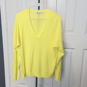 ZARA MEDIUM bright yellow light weight SWEATER